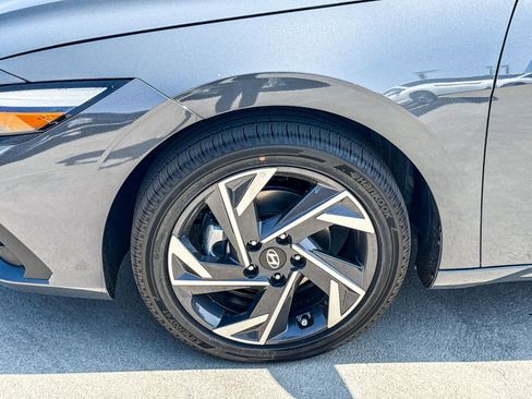 Certified 2025 Hyundai Elantra SEL image 12