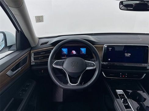 Used 2025 Volkswagen Atlas SE image 23
