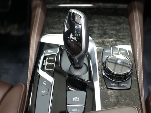 Used 2018 BMW M550i xDrive image 39