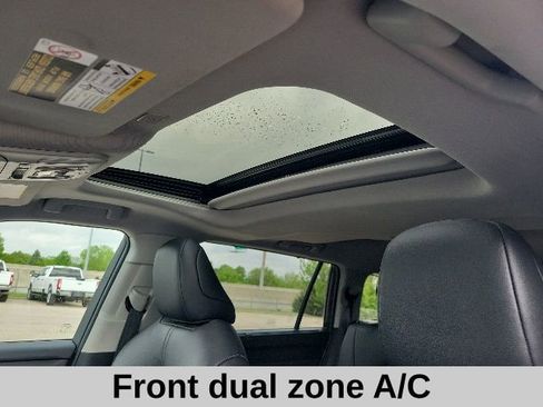 Used 2023 Toyota Highlander XLE FWD image 6
