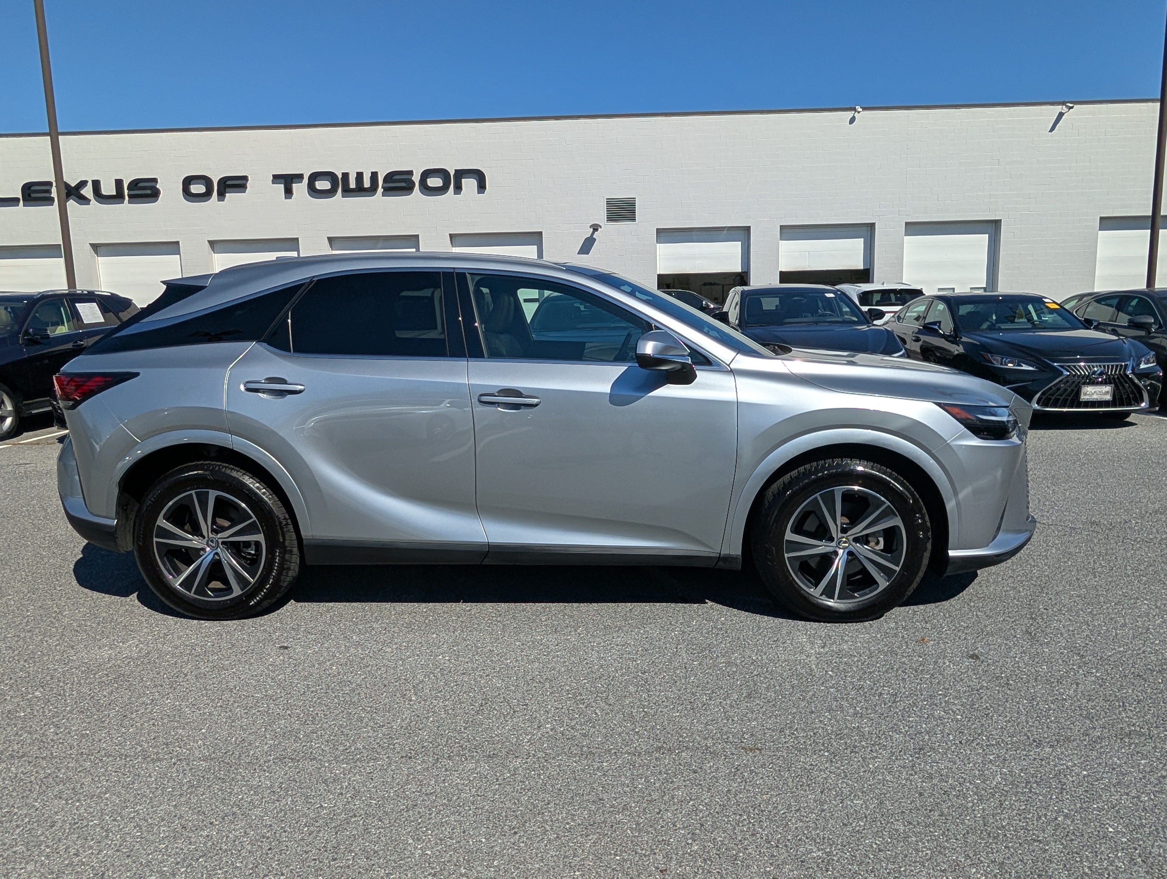 Used 2024 Lexus RX 350 Premium w/ Cold Area Package AWD/4WD image 2