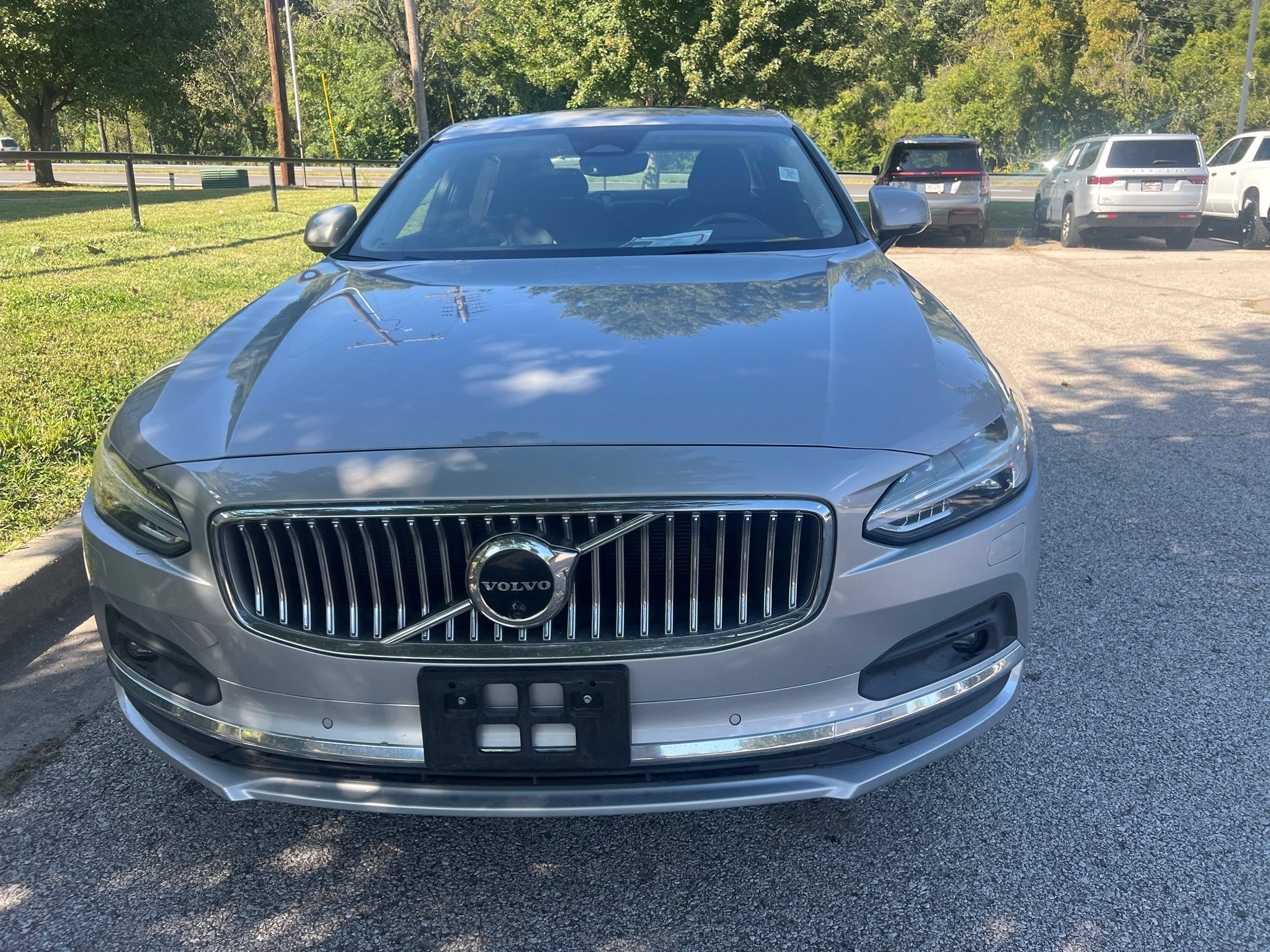 Used 2023 Volvo S90 B6 Plus AWD/4WD image 2
