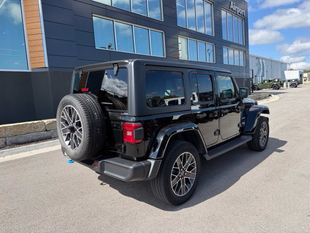 Used 2023 Jeep Wrangler Unlimited Sahara w/ Cold Weather Group AWD/4WD image 3