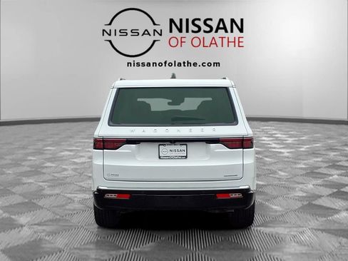 Certified 2024 Jeep Wagoneer Series II w/ Flexible Seating Group AWD/4WD image 28
