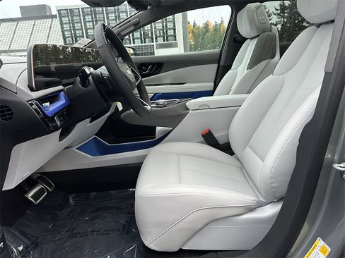 New 2026 Cadillac Optiq Luxury 1 image 19