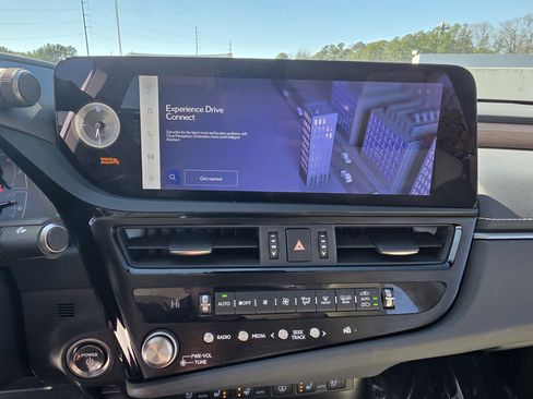 Used 2024 Lexus ES 300h w/ Luxury Package image 20