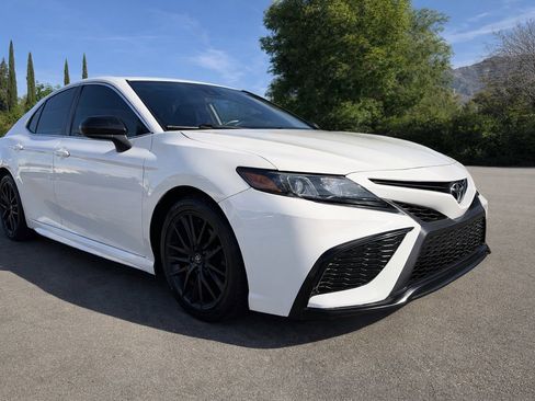 Used 2021 Toyota Camry SE w/ Carpet Mat Package (TMS) image 1