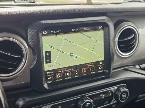 Used 2020 Jeep Gladiator Overland AWD/4WD image 18