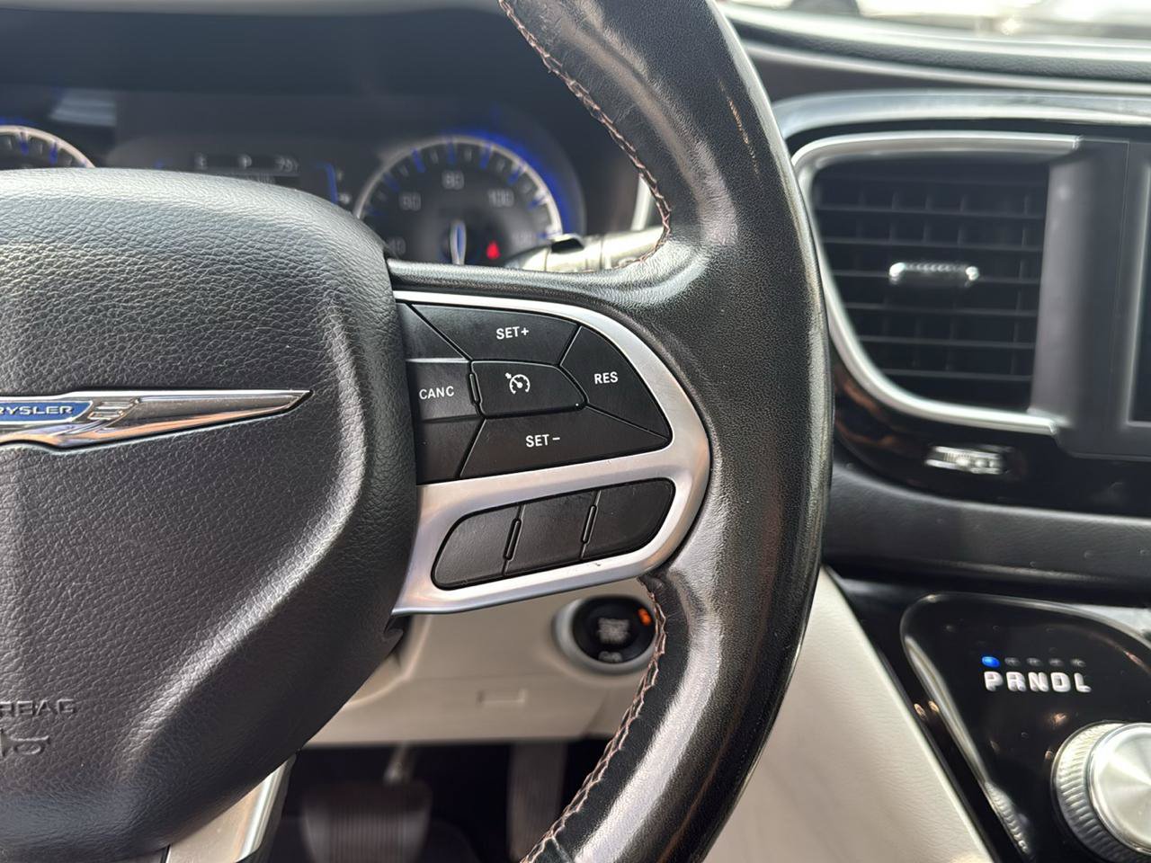 Used 2020 Chrysler Pacifica Touring-L FWD image 20