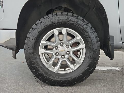 Used 2023 Chevrolet Silverado 1500 LT w/ Z71 Off-Road Package AWD/4WD image 38