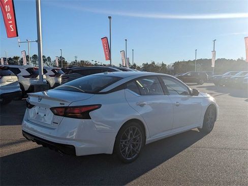 New 2024 Nissan Altima 2.0 SR image 3
