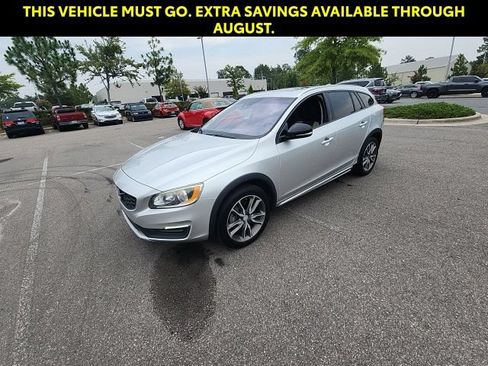 Used 2017 Volvo V60 T5 Cross Country w/ Convenience Package AWD/4WD image 4