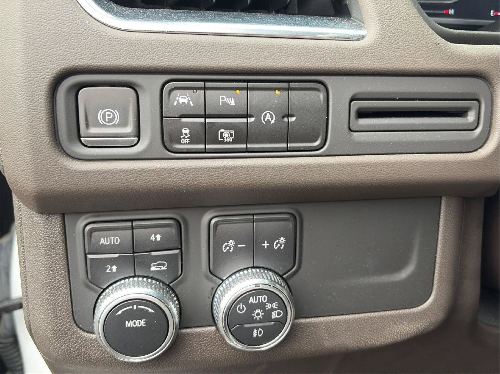 Used 2023 GMC Yukon XL SLT w/ SLT Premium Package AWD/4WD image 27