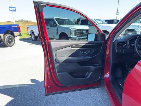 Used 2025 Honda Pilot Elite image 17