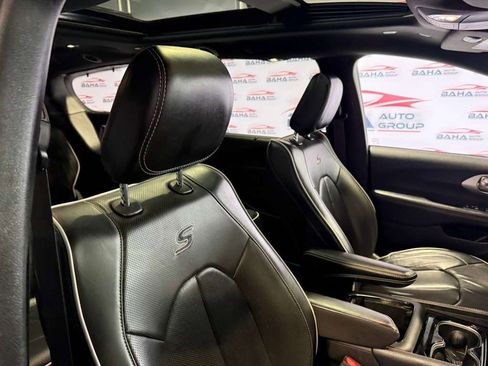 Used 2025 Chrysler Pacifica Limited image 42