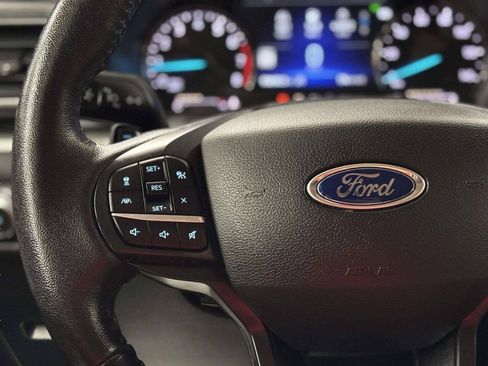 Used 2020 Ford Explorer XLT w/ Equipment Group 202A AWD/4WD image 32