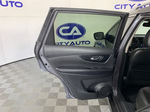 Used 2019 Nissan Rogue SL FWD image 29