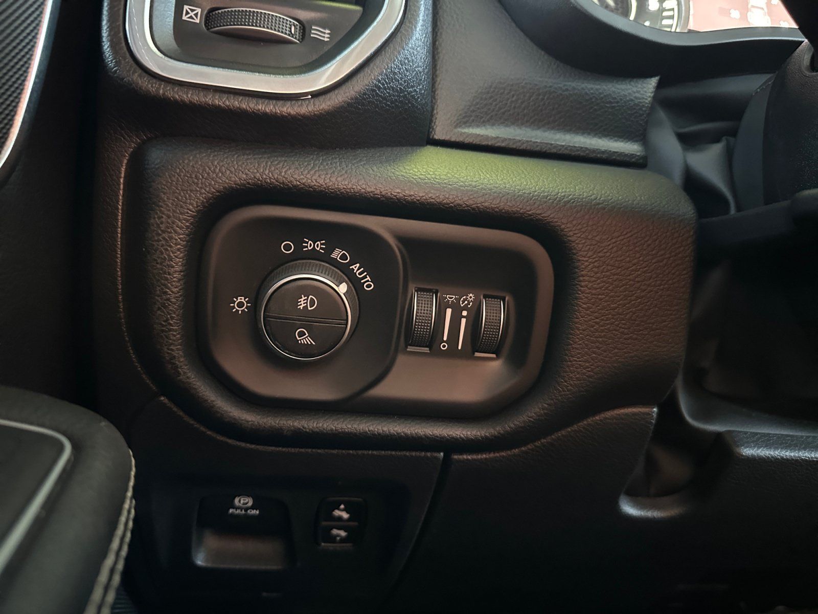 Used 2023 RAM 1500 Laramie RWD image 20