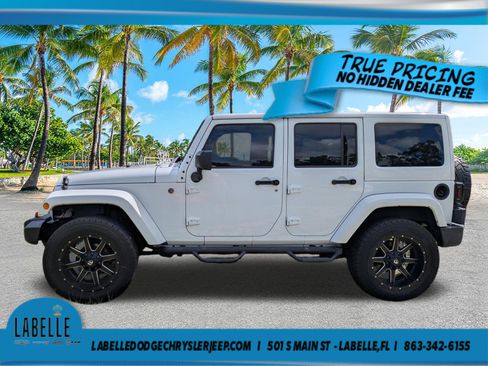 Used 2016 Jeep Wrangler Unlimited Sahara w/ Connectivity Group AWD/4WD image 7