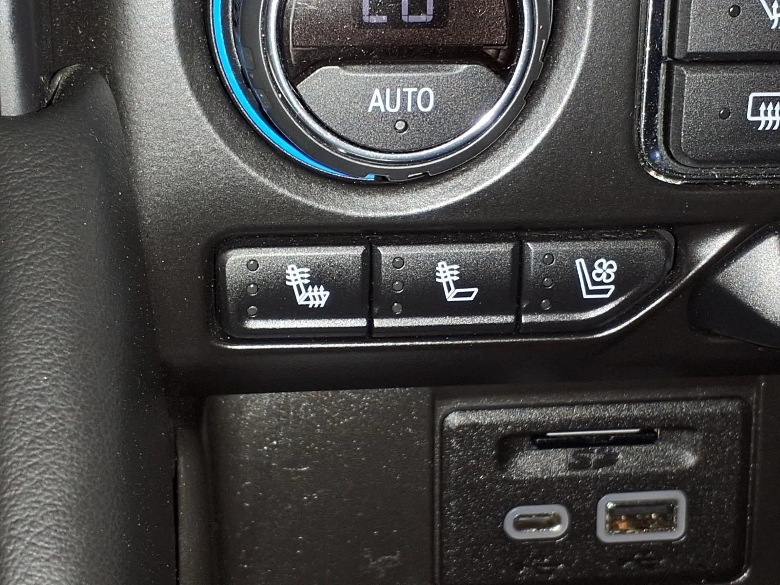 Used 2021 Chevrolet Suburban Premier AWD/4WD image 24