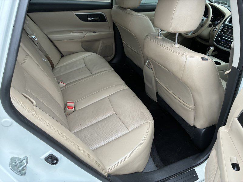 Used 2016 Nissan Altima 2.5 SL w/ Moonroof Package FWD image 18