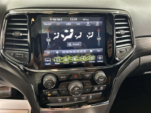 Used 2020 Jeep Grand Cherokee Altitude AWD/4WD image 17