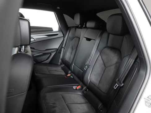 Used 2018 Porsche Macan image 17