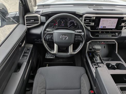 Used 2022 Toyota Tundra SR5 w/ SR5 Convenience Package AWD/4WD image 17