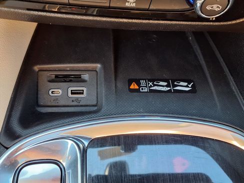 Used 2023 Buick Enclave Essence w/ Experience Buick Package image 10