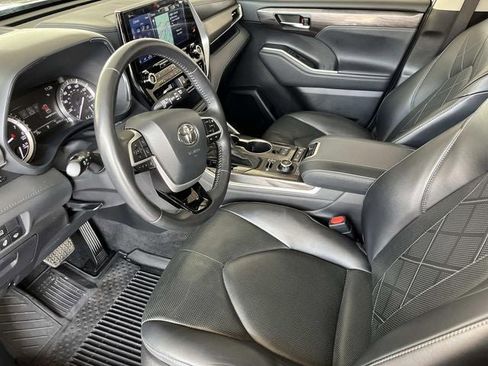 Used 2022 Toyota Highlander Platinum image 29