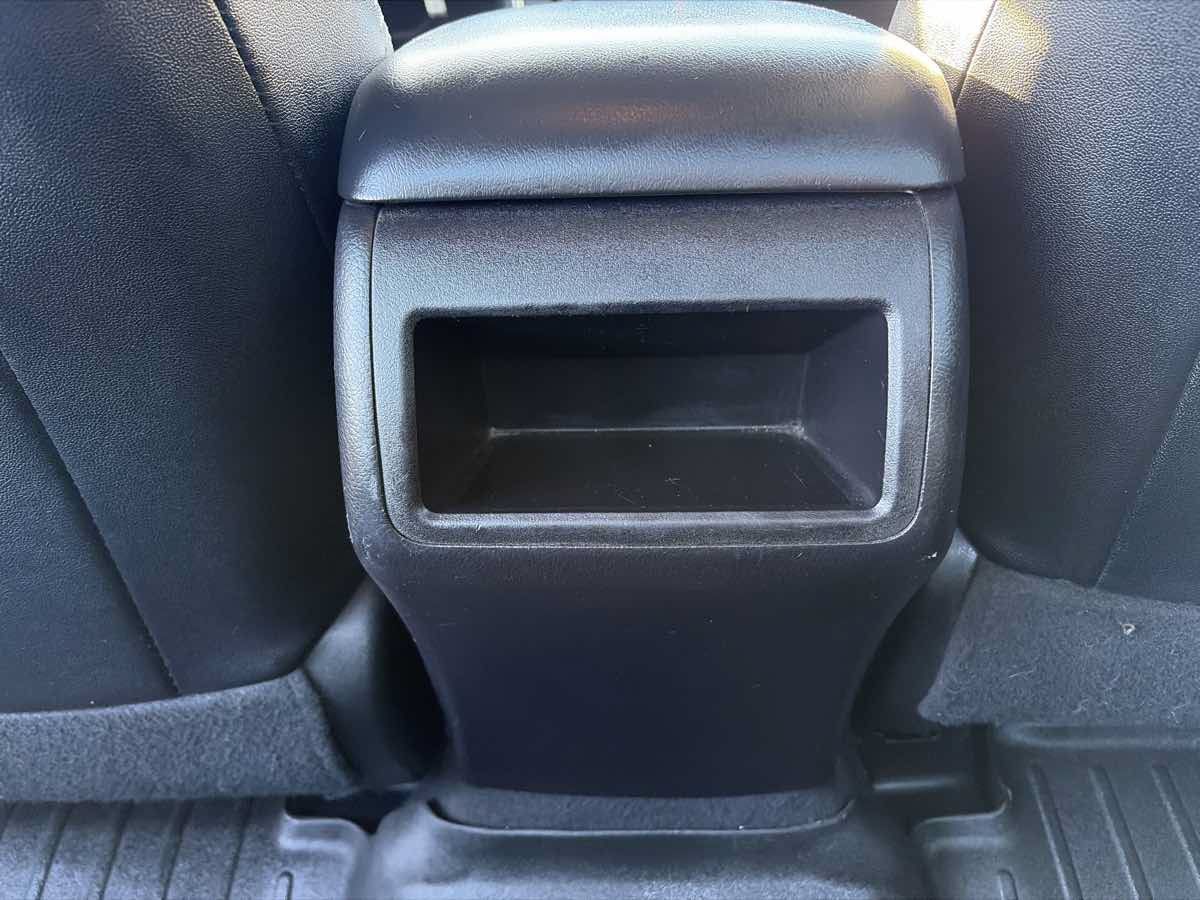 Used 2016 Toyota Camry SE FWD image 16