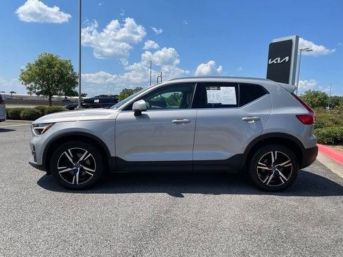 Used 2023 Volvo XC40 B5 Plus AWD/4WD image 4