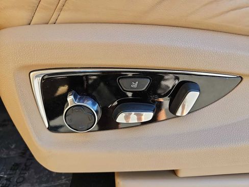 Used 2018 Cadillac Escalade Platinum image 17