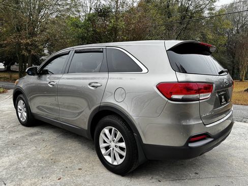 Used 2018 Kia Sorento L image 10