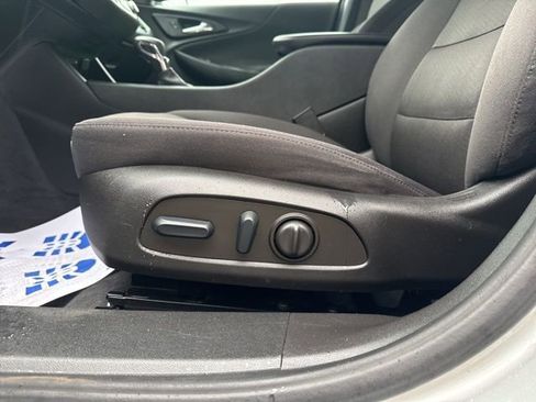 Used 2022 Chevrolet Malibu LT image 21