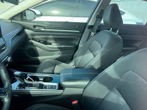 Used 2023 Nissan Altima 2.5 SV w/ SV Premium Package image 16