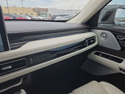 Used 2023 Lincoln Aviator Black Label w/ Dynamic Handling Package AWD/4WD image 17