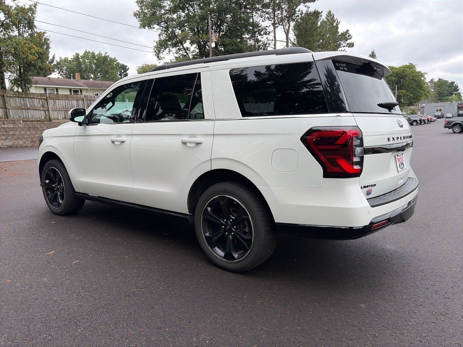 Used 2023 Ford Expedition Limited AWD/4WD image 4