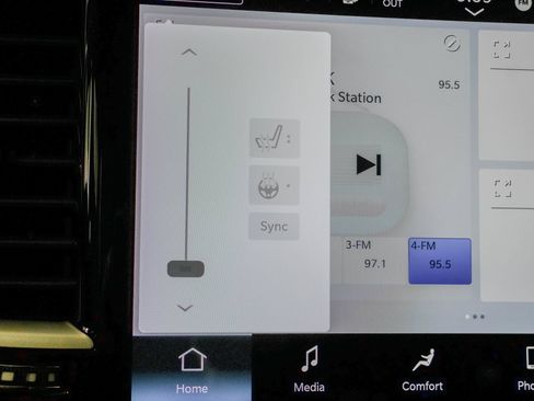 Used 2023 Chrysler Pacifica Touring-L FWD image 31