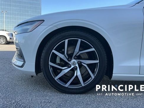 Used 2019 Volvo S60 T5 Momentum w/ Premium Package image 7