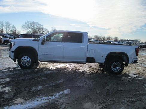New 2026 GMC Sierra 3500 Denali Ultimate image 9