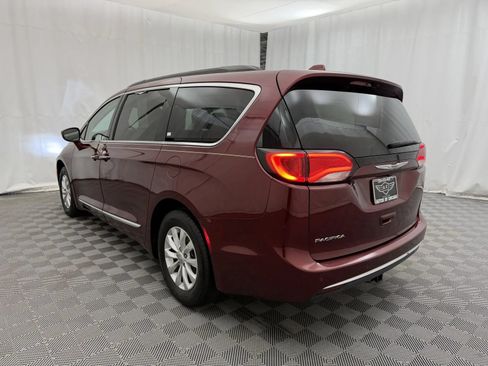 Used 2017 Chrysler Pacifica Touring-L FWD image 5