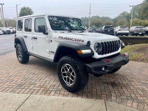 Used 2025 Jeep Wrangler Unlimited Rubicon w/ Convenience Group AWD/4WD image 8