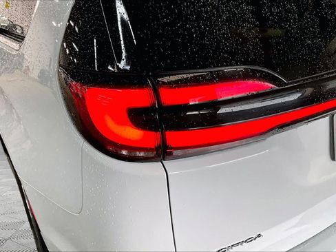 Used 2024 Chrysler Pacifica Touring-L FWD image 29