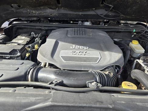 Used 2013 Jeep Wrangler Unlimited Sahara w/ Connectivity Group image 25