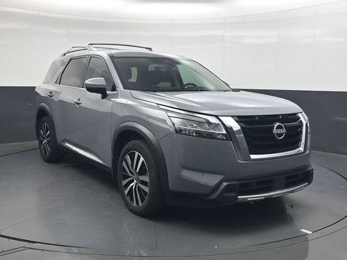 Certified 2024 Nissan Pathfinder Platinum w/ Cargo Package FWD image 2