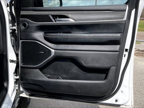 Certified 2024 Jeep Wagoneer Series II w/ Flexible Seating Group RWD image 28