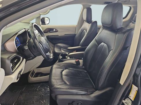 Used 2017 Chrysler Pacifica Touring-L FWD image 21