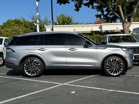 Used 2021 Lincoln Aviator Reserve w/ Equipment Group 202A AWD/4WD image 3