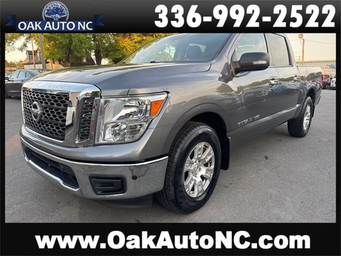 Used 2018 Nissan Titan SV w/ SV Convenience Package image 1